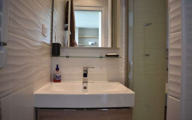 Bright Studio Apartment With High View
