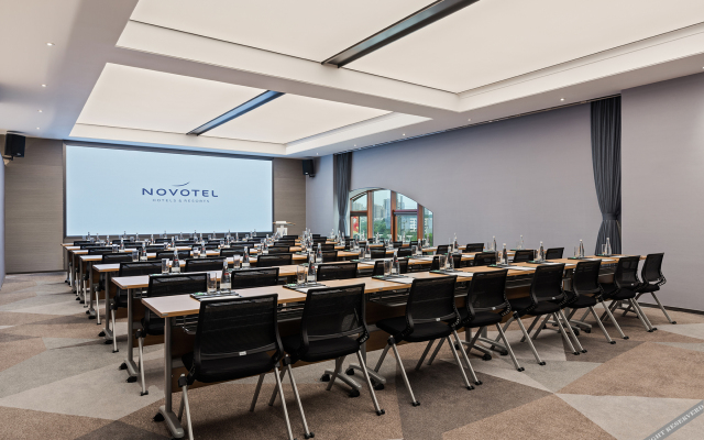 Novotel Jinniu Hotel