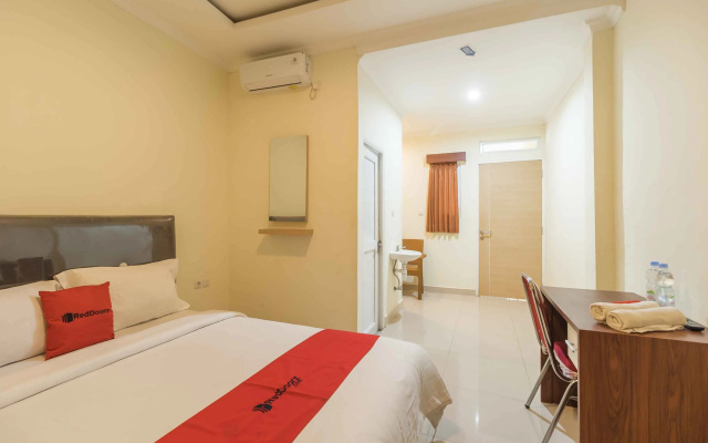 RedDoorz near Griya Agung 2 Palembang