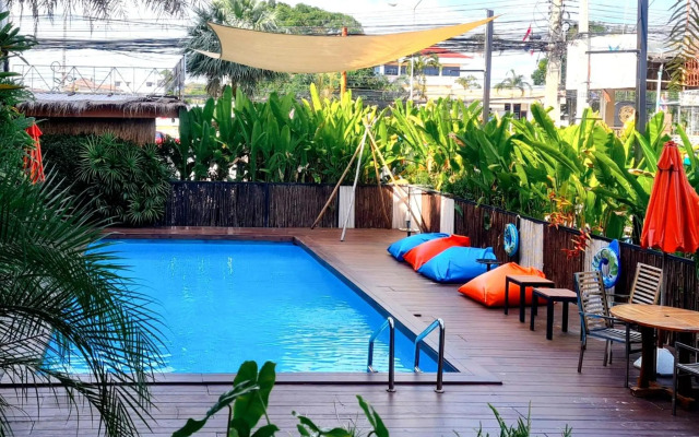 Crystal Jade Hotel