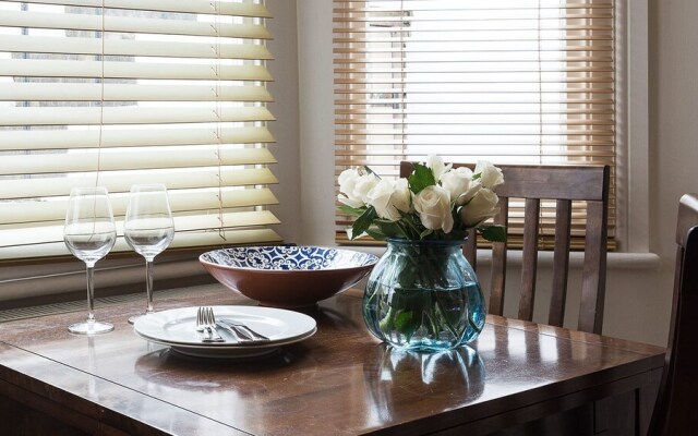 Cosy 2BR Fulham Apartment With Terrace!