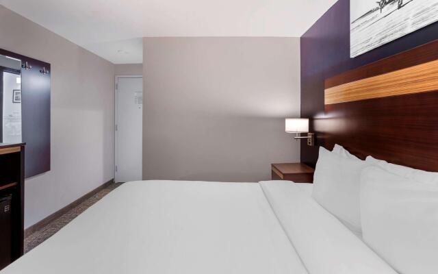 Avion Inn Near LGA Airport, Ascend Hotel Collection