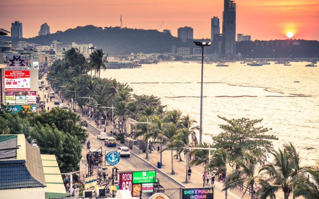 Serenotel Pattaya Beach Front