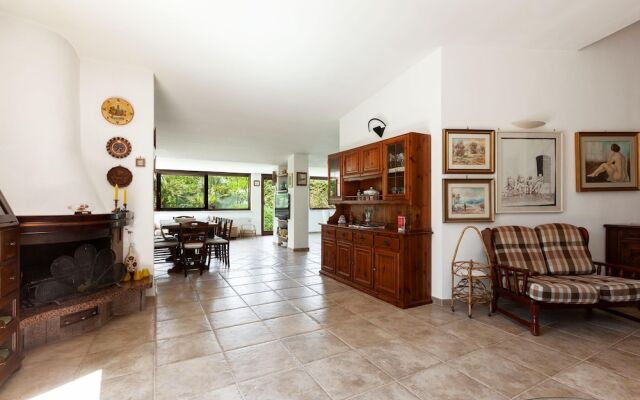 Villa Carmen With Garden And Pool