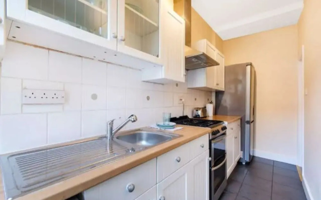 Simon Apartment - London Launchpad