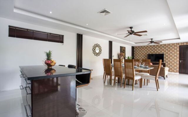 Seaview Pool Villa Dragon D in Tropics