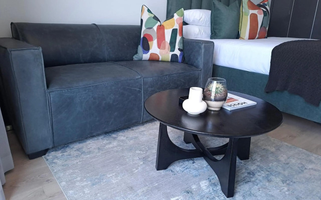 Ellipse Waterfall Executive Apartment - 612