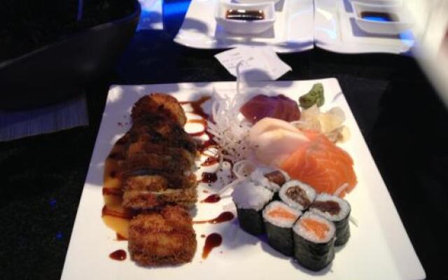 Yumi Hotel Sushi-Steaks & Friends