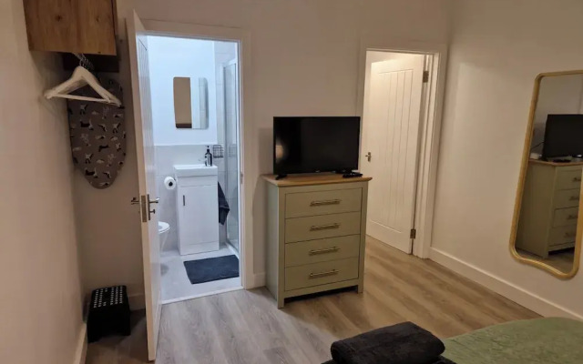 Cozy Apartment at Highbanks The Annex
