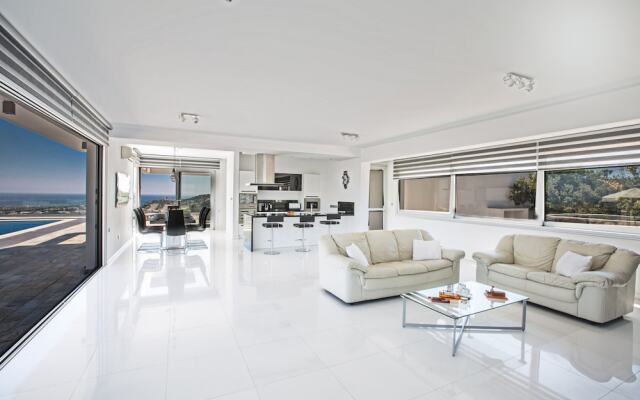 KO1 With Breathtaking sea Views