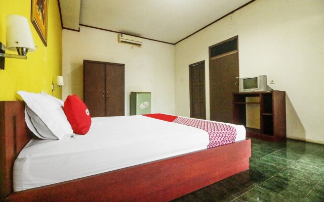 OYO 90490 Hotel Nyi Rindang
