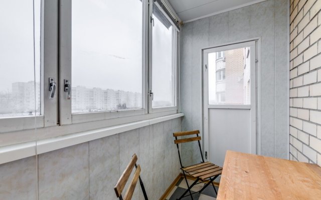 Simply Comfort - Spacious Apartment 10 min to Metro