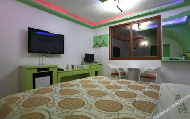 Whitehouse Motel