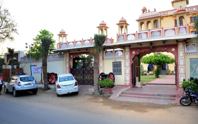 Oyo 15214 Mahal Rajwada Resort
