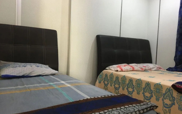 SPOT ON 89857 Azra Inn Rumah Tumpangan