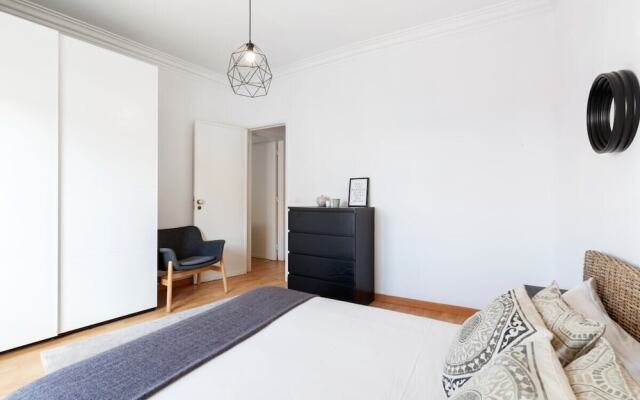 Minimalist 2Bdr Apt In Lisbon, Excellent Location