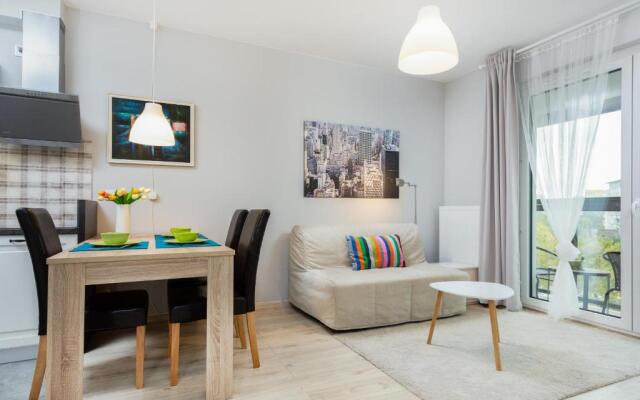 Warsaw Apartment Obozowa by Renters