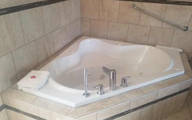 Super 8 by Wyndham Smoky Lake