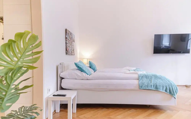 2BR Apt With King Beds Long Stay