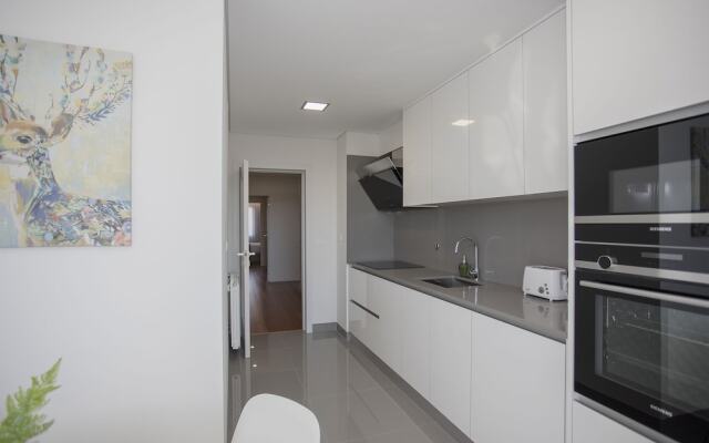 Liiiving -Luxury River View Apartment IX