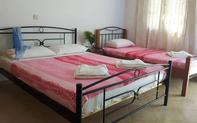 Depis Plaka Studios Naxos