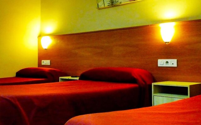 Hostal Drassanes