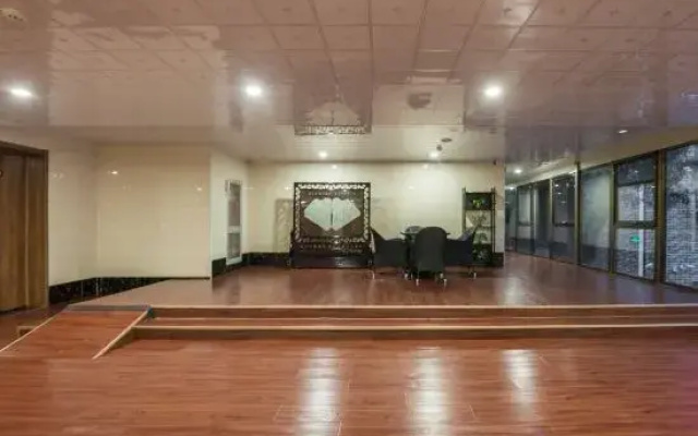 Ease Hotel (Tianjin West Station Hebei University of Technology)