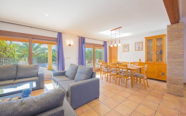 Villa - 6 Bedrooms with Pool and WiFi - 104983