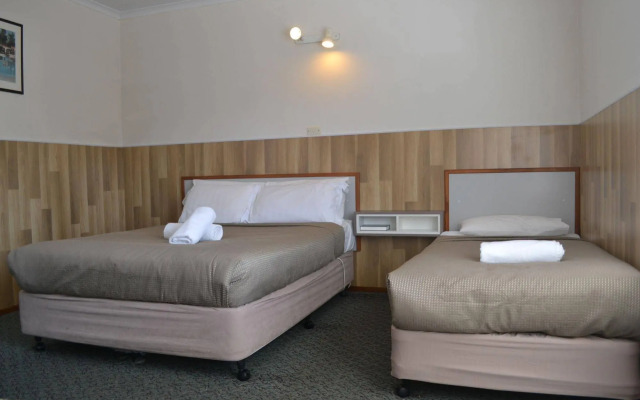 Hobart Tower Motel