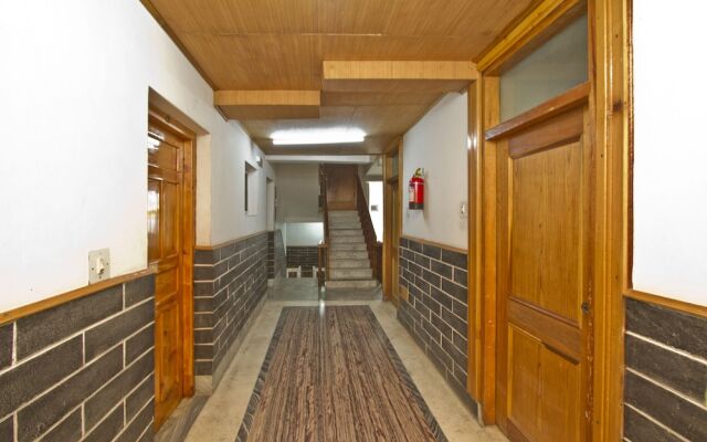 OYO 8643 Hotel Shambhala