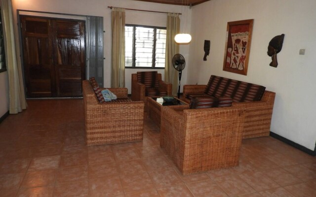 Nimohs' Holiday Home Mccarthy Hill Accra-ghana With Acs