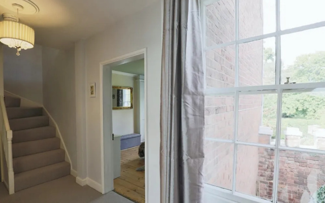 Charming 4-Bed Georgian Home in Central Worcester