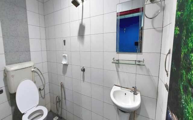 OYO 90937 Tanjak Hotel