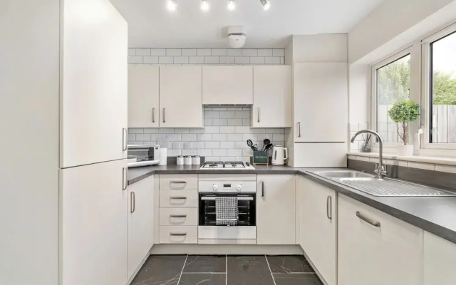 Cosy Retreat in Ashford - Great Location