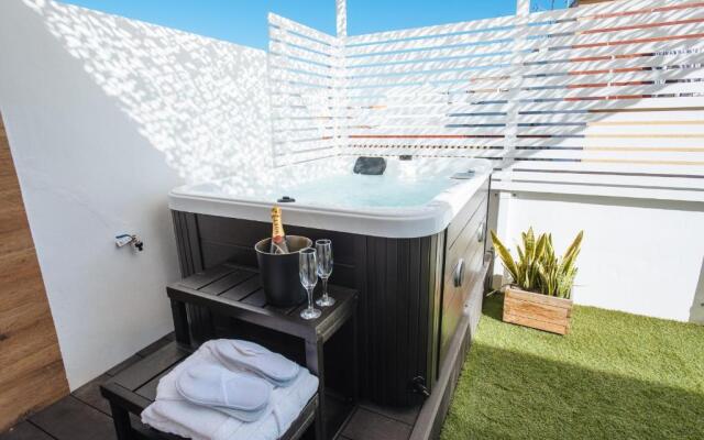 Lola de Triana Apartments