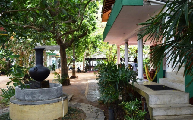 Rupa's Hotel Arugambay