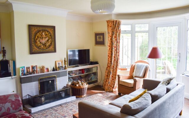 Spacious 4 Bedroom Family Home in Hove