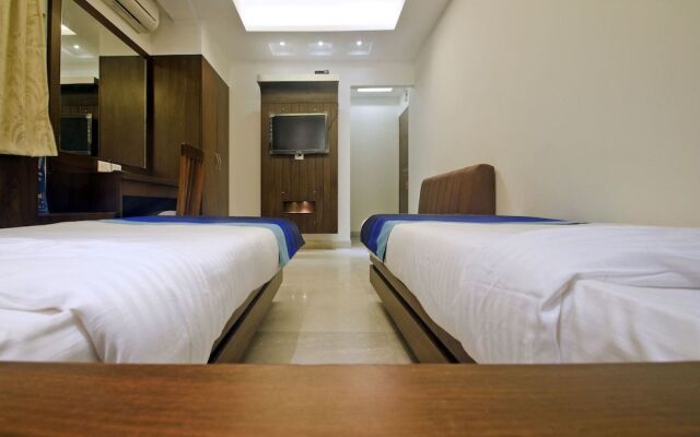 OYO 8433 Hotel