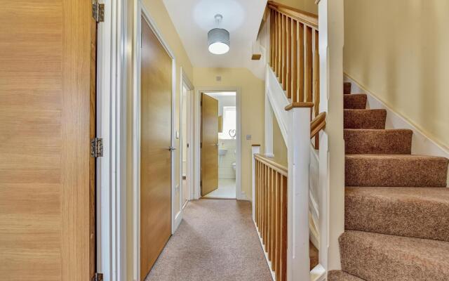 London Heathrow Living Holywell Serviced House C
