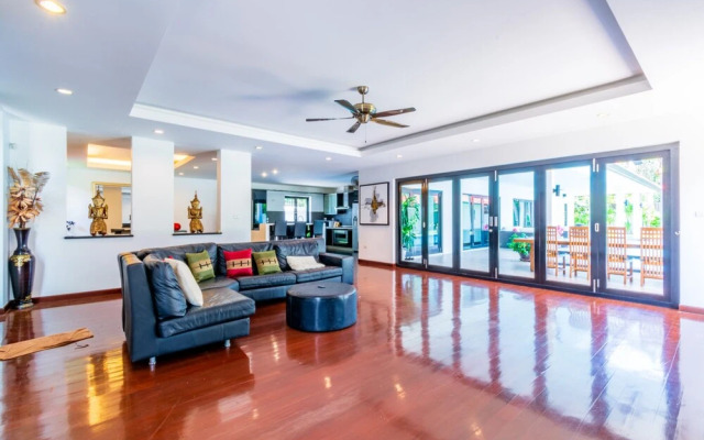 5 BR Pool Villa In Great Location - CV5