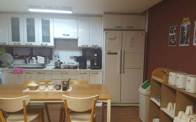 High Street Guest House Hongdae - Hostel