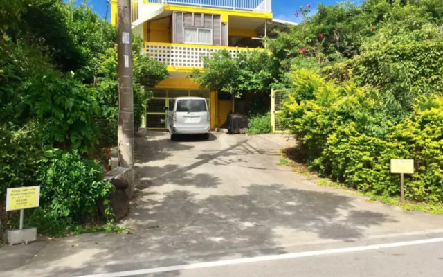 Pension Yellow House