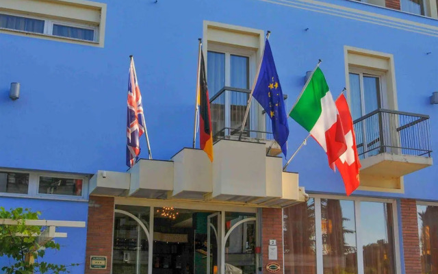 Hi Hotels Sirmione - Lakeview Pool