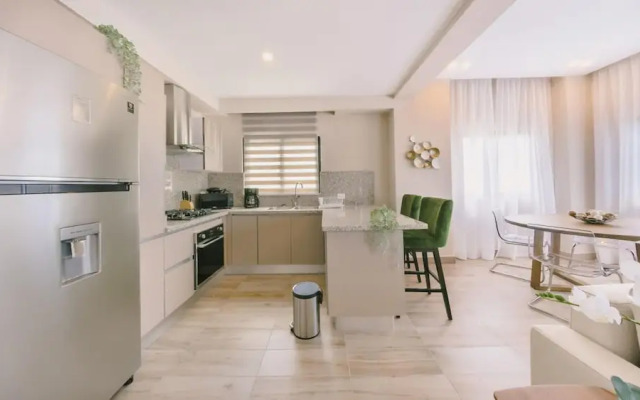 Regatta Living ll With Breakfast Included - 907