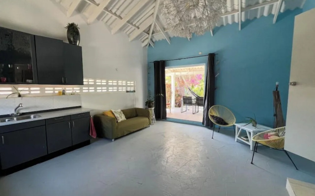 Tropical Breeze Apartments