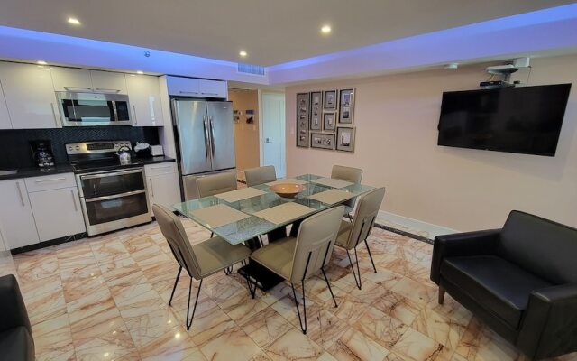 Alexander 1420 3 Bedroom Apts by RedAwning