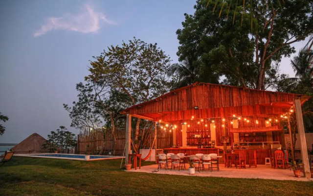 Seven Blue House Village & Lodge
