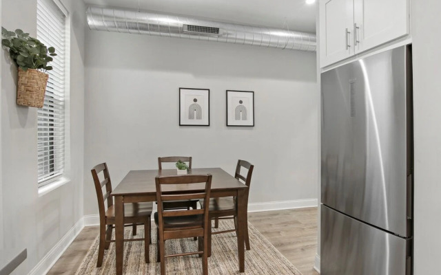 3BR Apt in Logan Square near Highlights