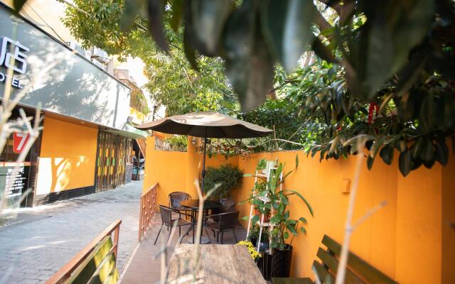 7 Days Premium Hotel Shanghai Xujiahui Longhua Road Metro station