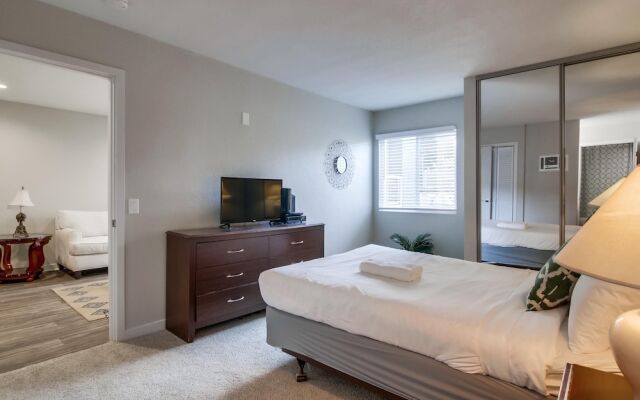 The Luxe Suites of Temecula Heights